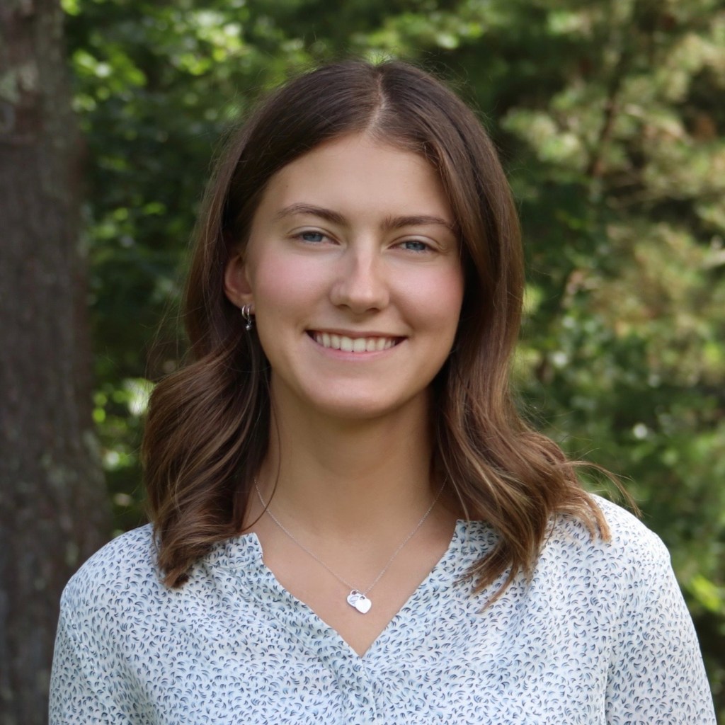Isabel Dunn Headshot.jpg